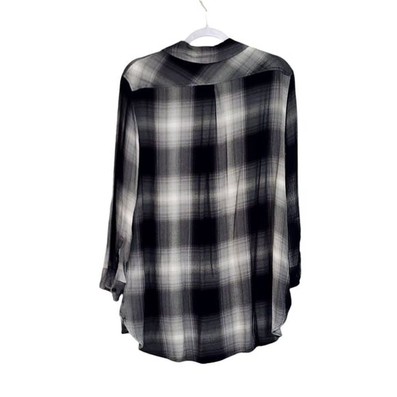 Ava & Viv top black & gray plaid flannel button up 1X - Picture 2 of 4